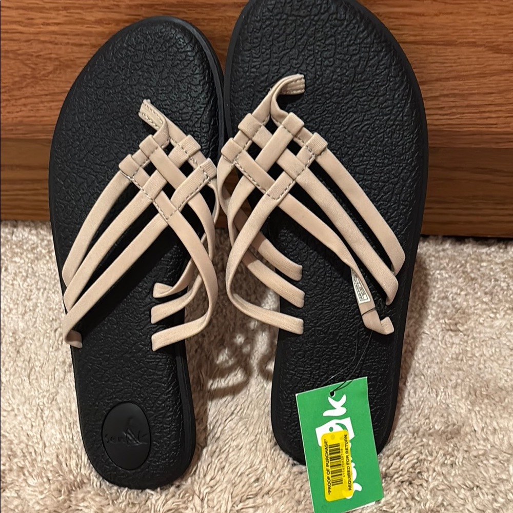NWT SANUK Black and Tan Strappy Sandals yoga mat squishy shoes 6 thongs